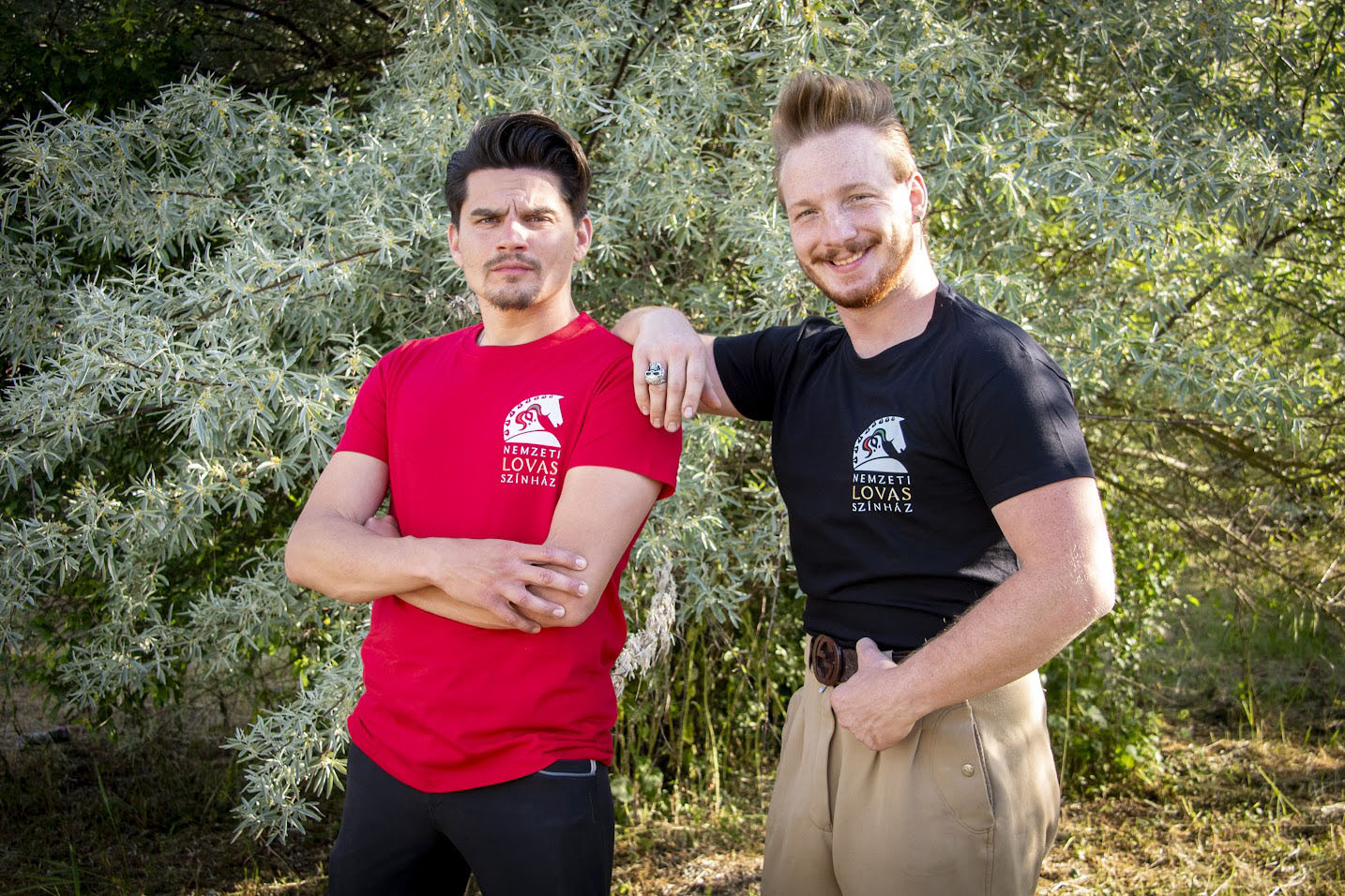 Nemzeti Lovas Színház logós póló